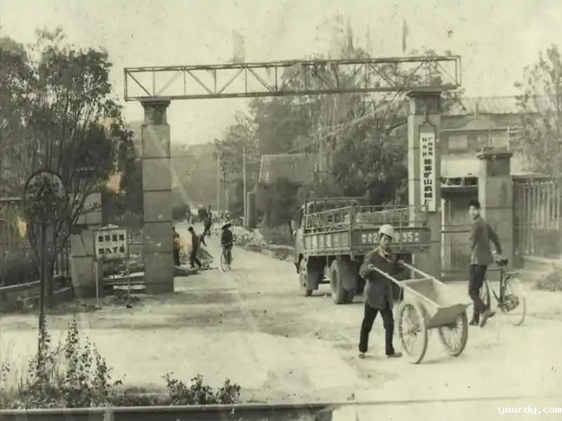 1751849076314017.jpg 最早的磨粉机制造厂家之一.jpg