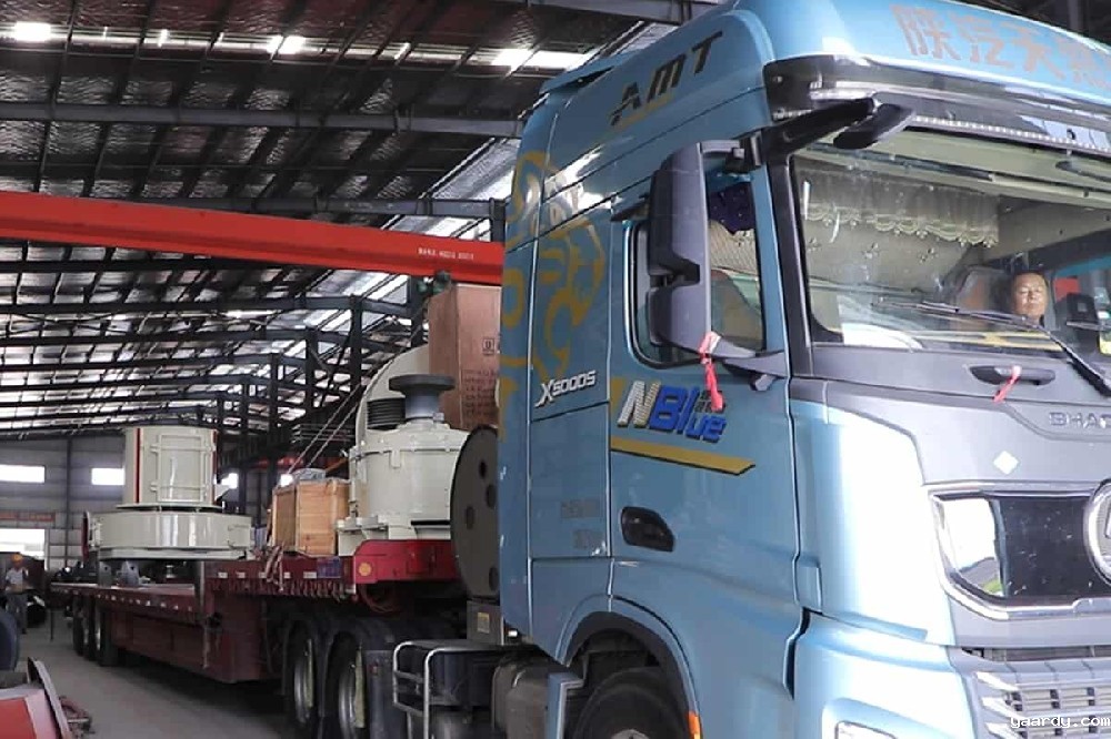 5R4128雷蒙磨粉机装车发货新疆